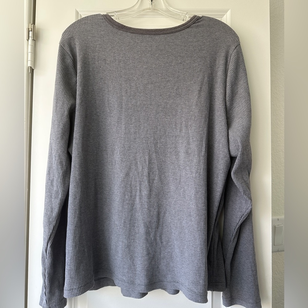 New Old Navy Womens‎ Gray Ribbed Long Sleeve Henley V Neck Button Top NWOT - Picture 5 of 5